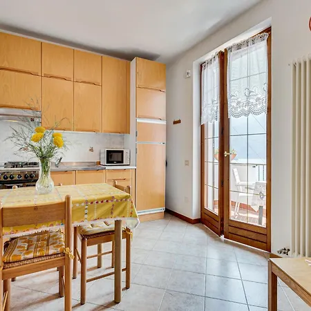 Wonderful Flat With Swimming Pool Lift And Garden Apartment
