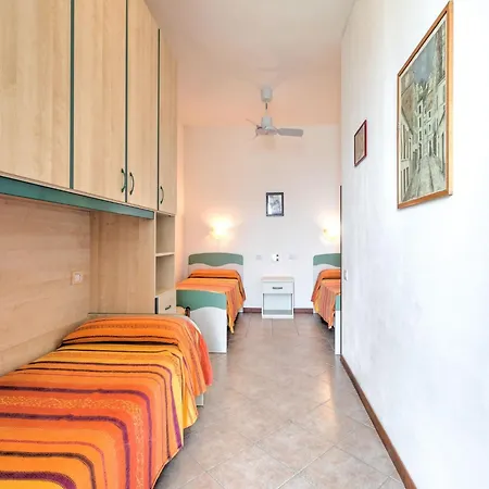 Wonderful Flat With Swimming Pool Lift And Garden Apartment *