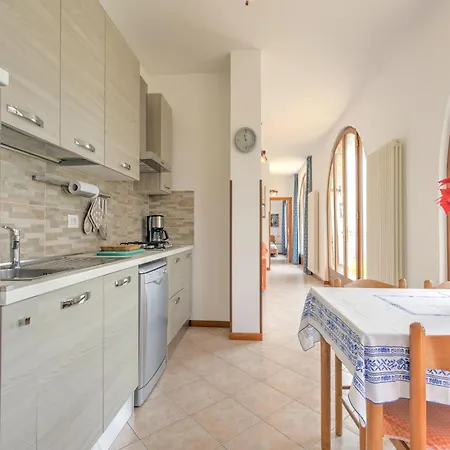 Wonderful Flat With Swimming Pool Lift And Garden Gravedona