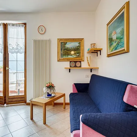 Lägenhet Belvilla By Oyo Casa Archi Tre *