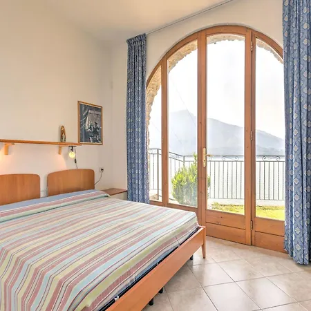 Wonderful Flat With Swimming Pool Lift And Garden Gravedona