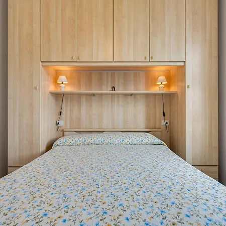 Lägenhet Belvilla By Oyo Casa Archi Tre