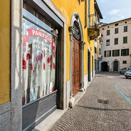 Lägenhet Belvilla By Oyo Casa Archi Tre Gravedona