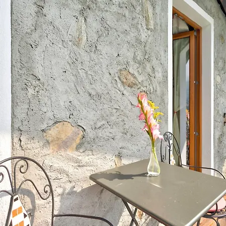 Lägenhet Belvilla By Oyo Casa Archi Tre Gravedona