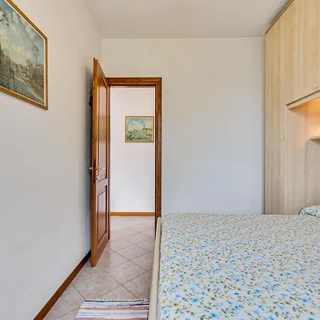 Wonderful Flat With Swimming Pool Lift And Garden *