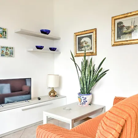 Wonderful Flat With Swimming Pool Lift And Garden アパート グラヴェドーナ