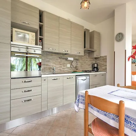 アパート Wonderful Flat With Swimming Pool Lift And Garden グラヴェドーナ