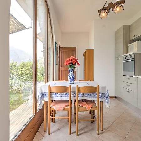 Wonderful Flat With Swimming Pool Lift And Garden アパート