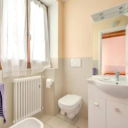 Apartamento Wonderful Flat With Swimming Pool Lift And Garden